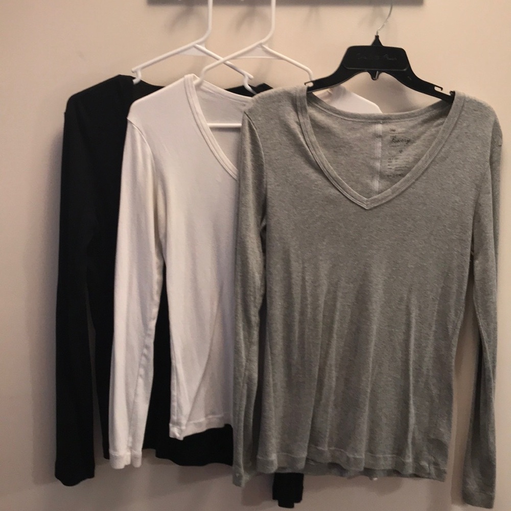 3 pack of V neck Long sleeve T-shirt